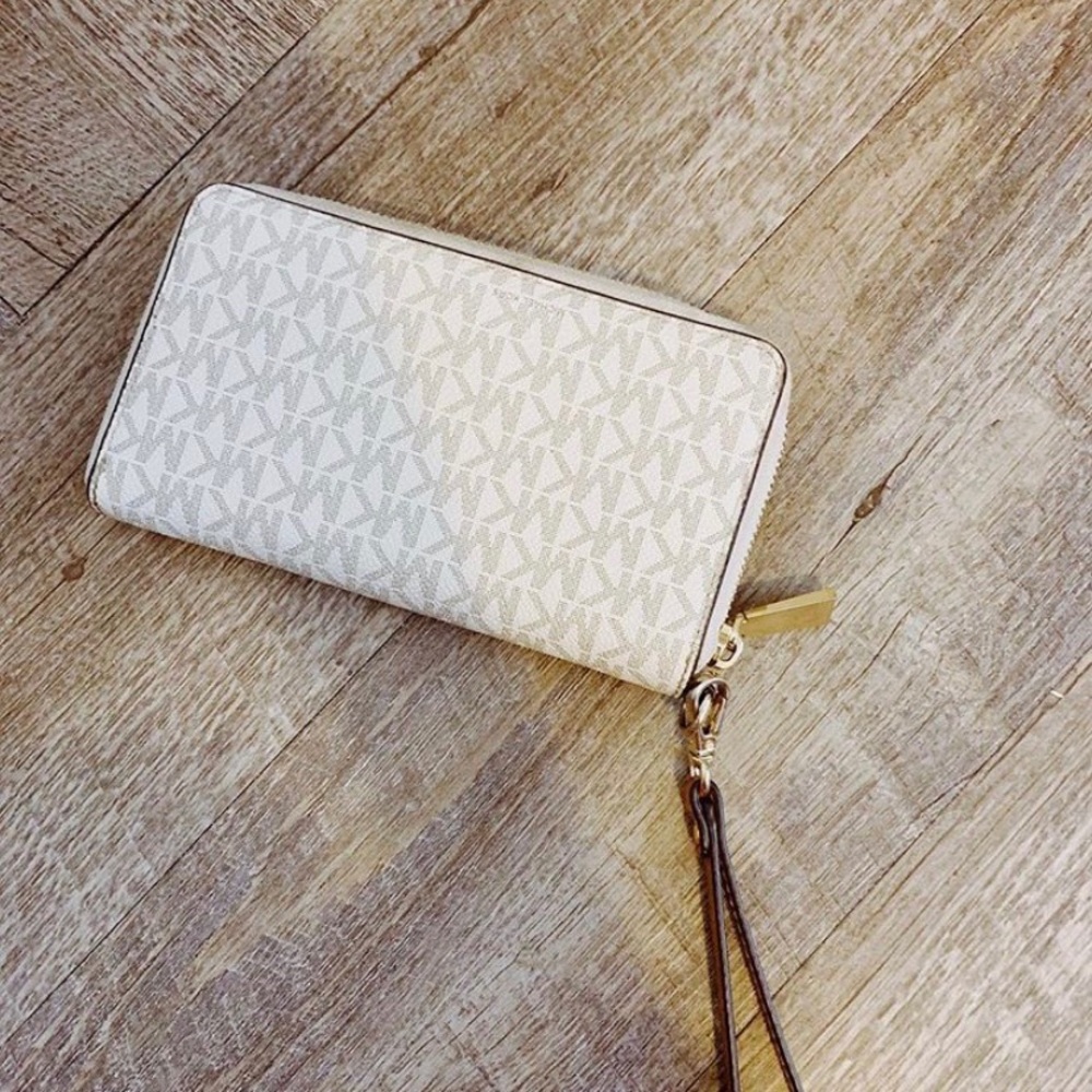 Michael Kors White Wristlet Wallet